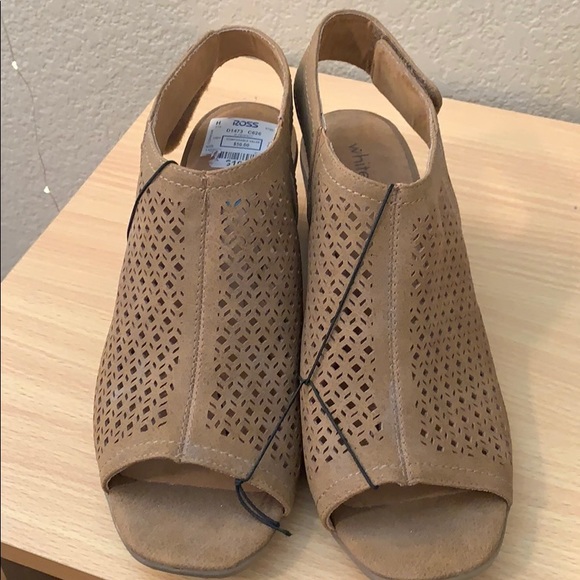WhiteMt Shoes - WhiteMt Sandal Shoes Tan Beige NWT Size 11